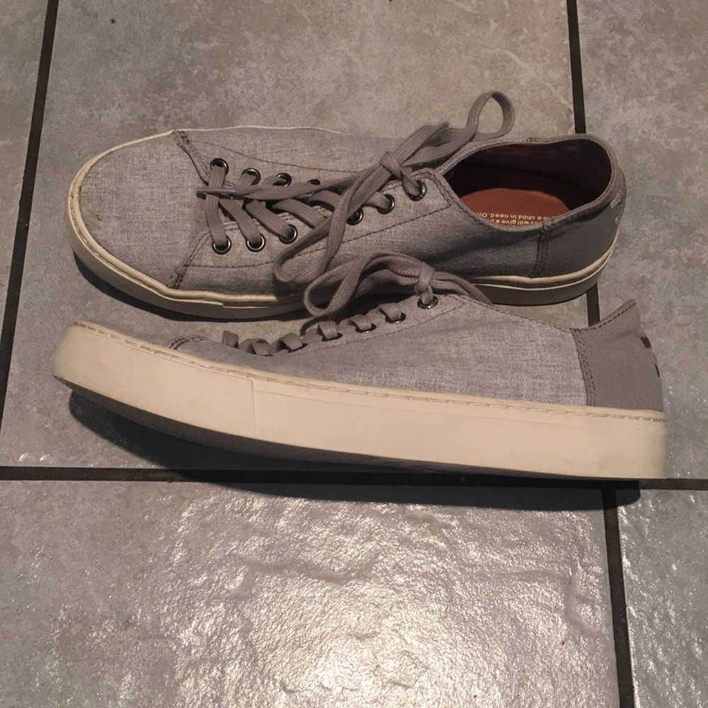 Men’s size 9 Toms sneaker